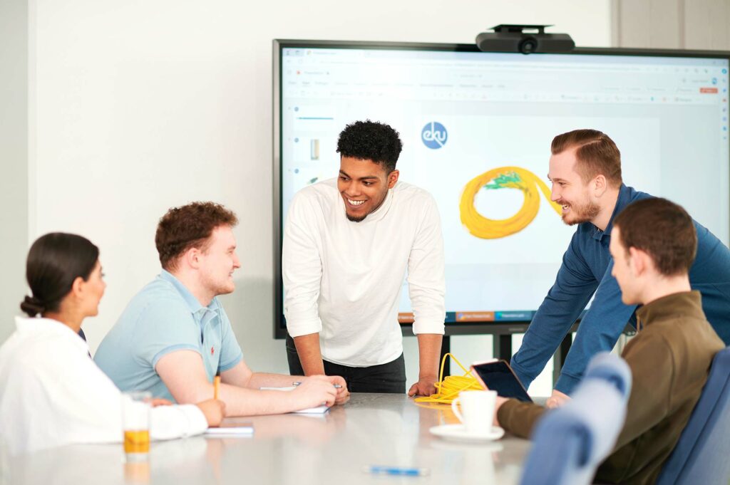 Auszubildende im Gespräch