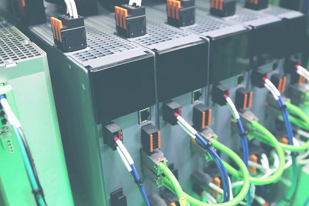 Aktive Industriesteuerungskomponente für Industrial Ethernet.