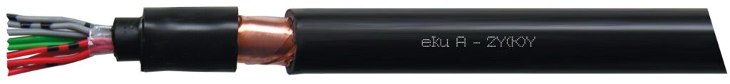Außenkabel A-2Y(K)Y mit schwarzem Außenmantel und farbigen Adern. Ummantellung zum Teil entfernt um Kabelaufbau sichtbar zu machen.